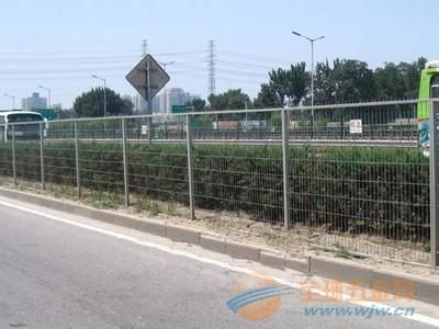 通达与安全的守护者 河南公路护栏网的功能与价值