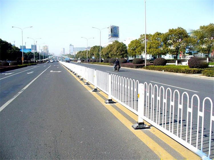 青岛道路护栏 小区道路护栏湖北地区 公路隔断护栏